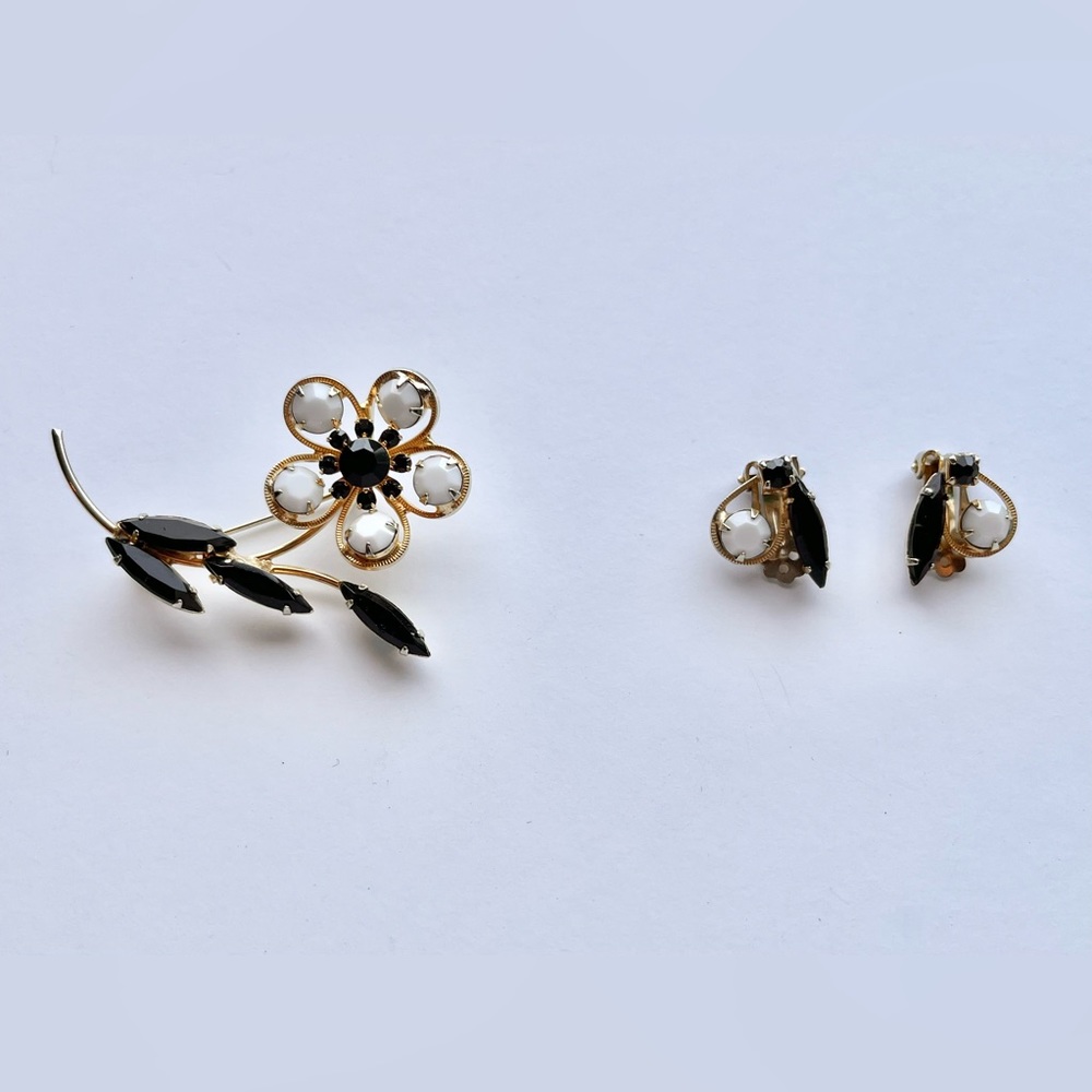 Vintage Black White Flower Rhinestone Brooch Pin Clip On Set